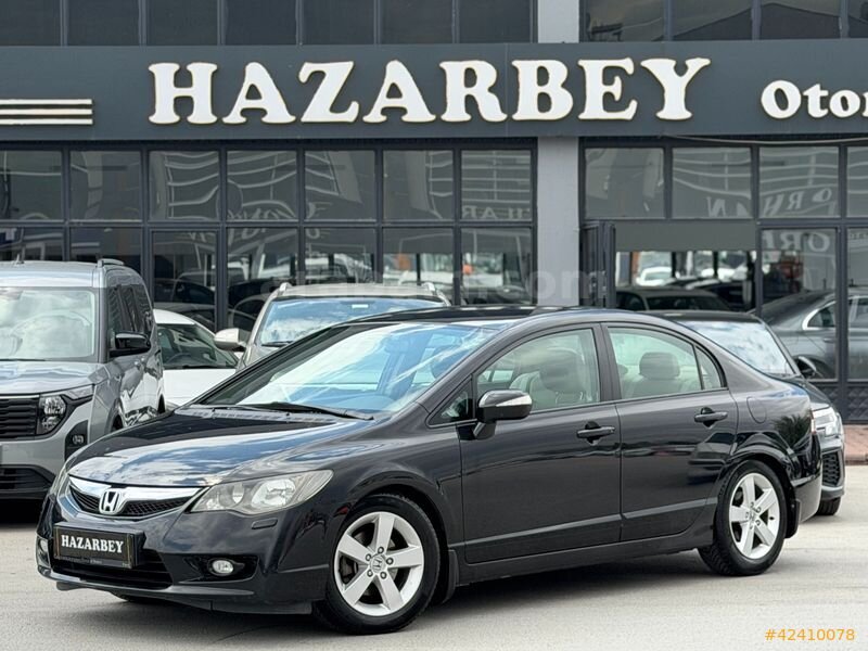 Galeriden Honda Civic 1.6i VTEC Premium 2011 Model Konya 153.000 km Siyah