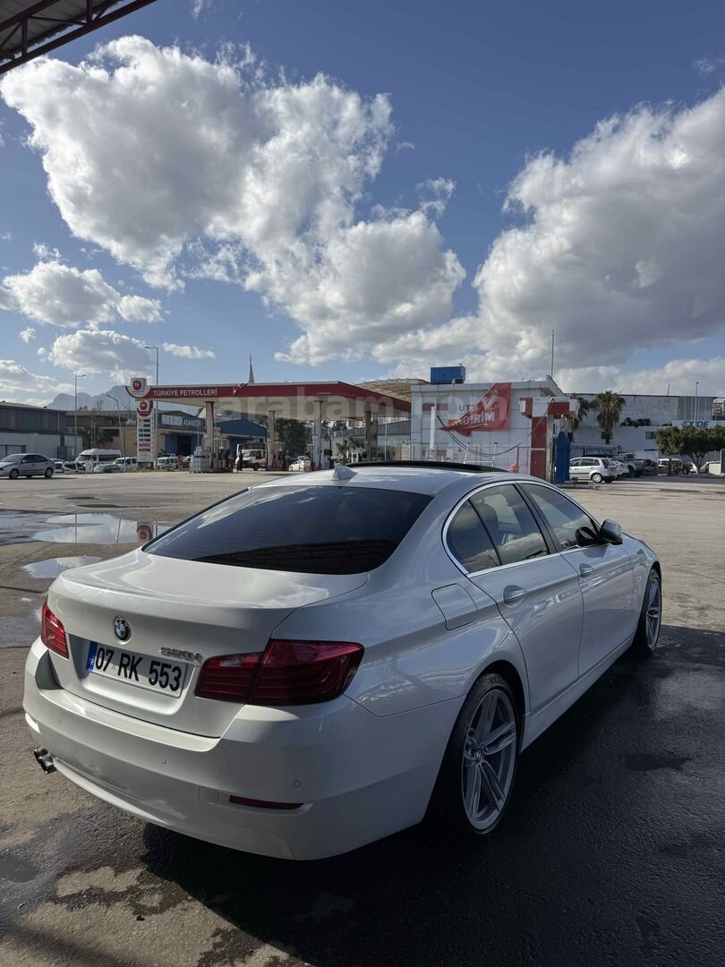 Sahibinden BMW 5 Serisi 520i Comfort 2015 Model Antalya 182.000 km Beyaz 3