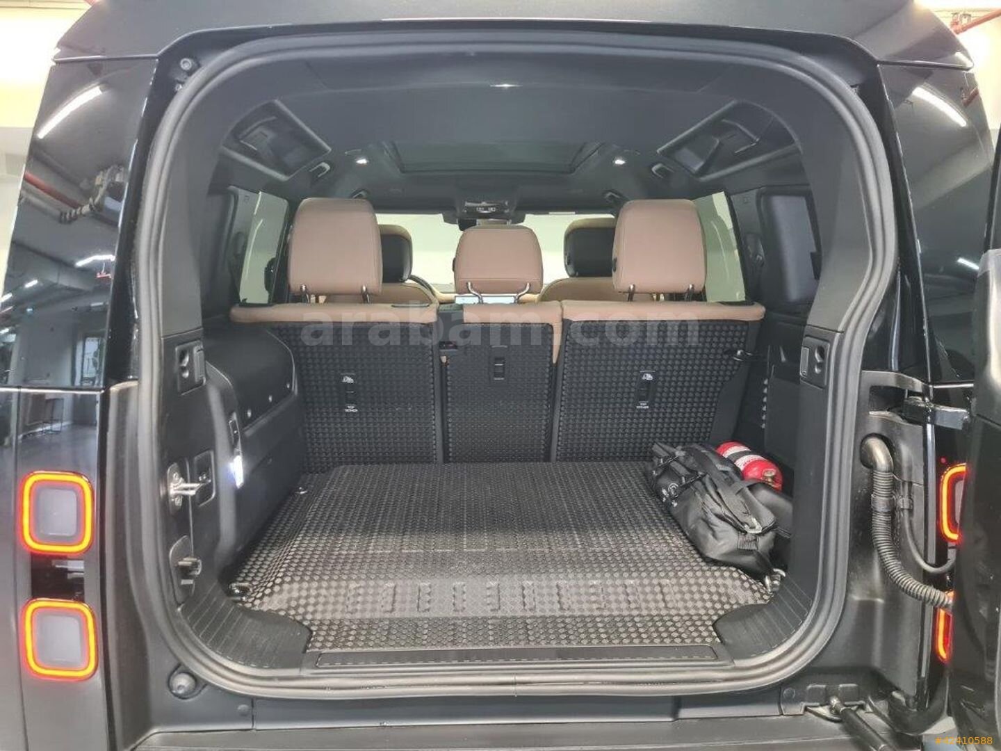 Galeriden Land Rover Defender 110 2.0 X-Dynamic HSE 2025 Model İstanbul 6.100 km Siyah 7