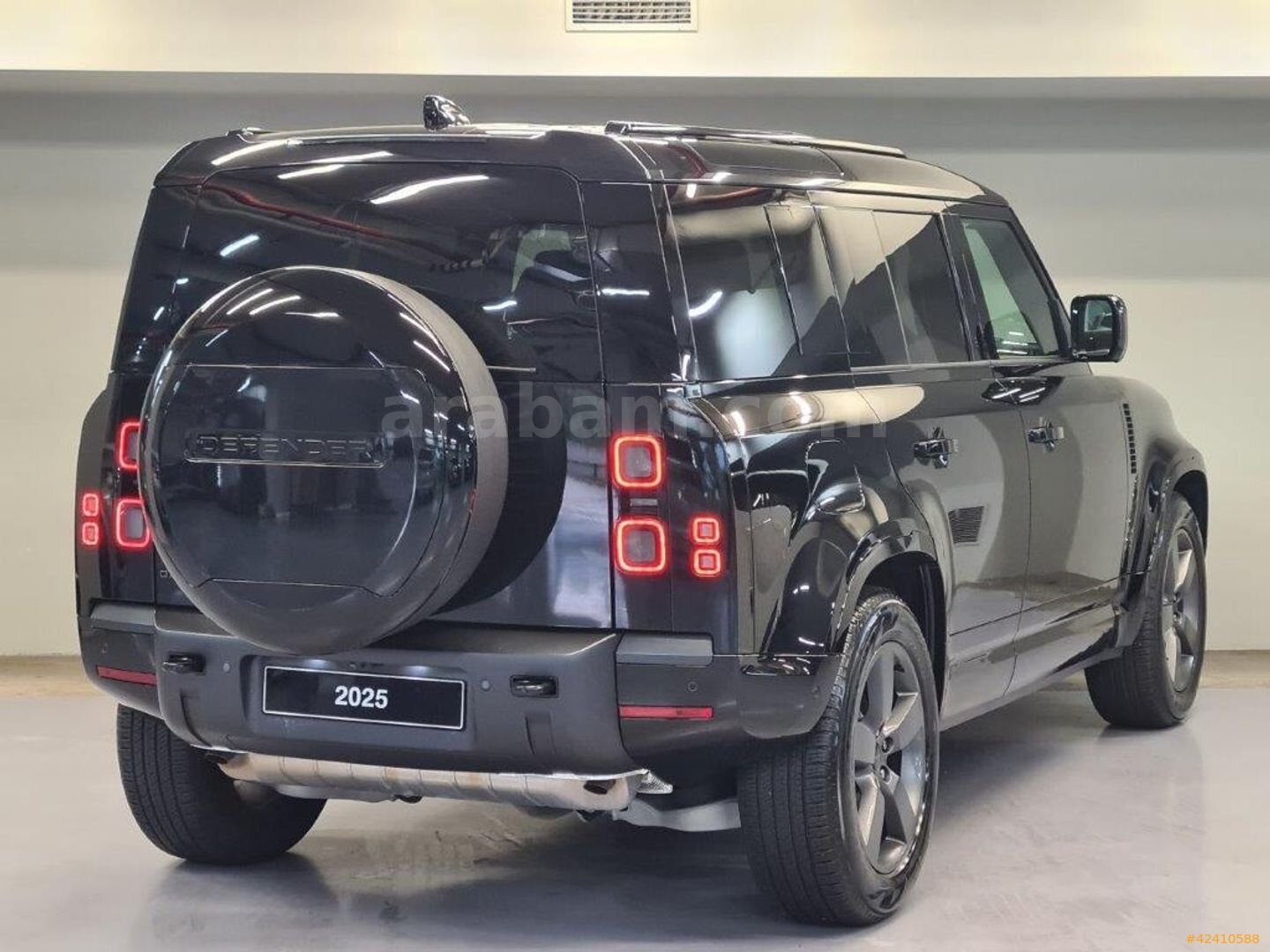 Galeriden Land Rover Defender 110 2.0 X-Dynamic HSE 2025 Model İstanbul 6.100 km Siyah 2