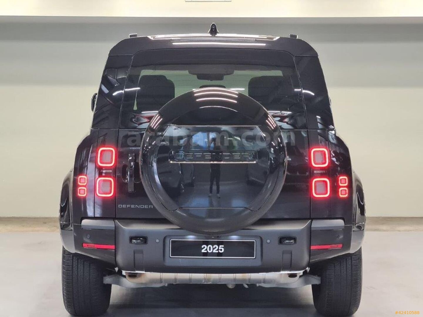 Galeriden Land Rover Defender 110 2.0 X-Dynamic HSE 2025 Model İstanbul 6.100 km Siyah 6
