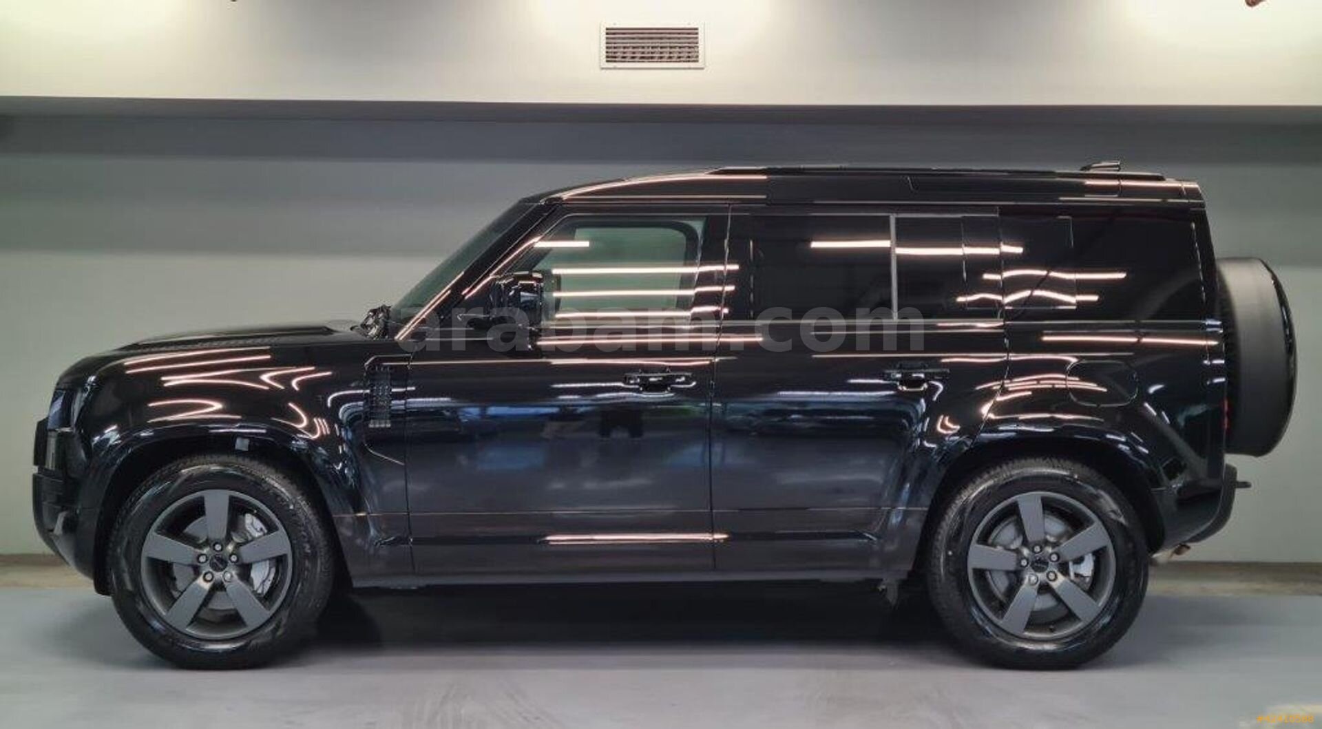 Galeriden Land Rover Defender 110 2.0 X-Dynamic HSE 2025 Model İstanbul 6.100 km Siyah 5