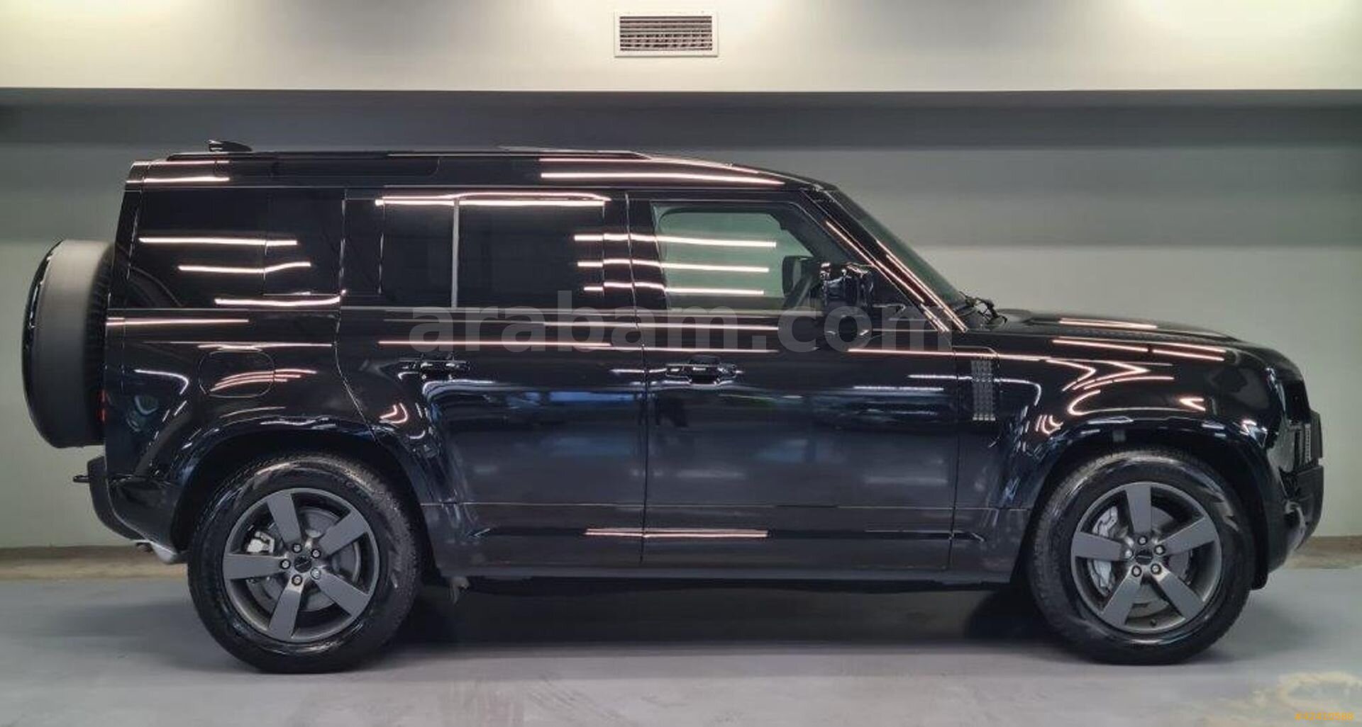 Galeriden Land Rover Defender 110 2.0 X-Dynamic HSE 2025 Model İstanbul 6.100 km Siyah 4