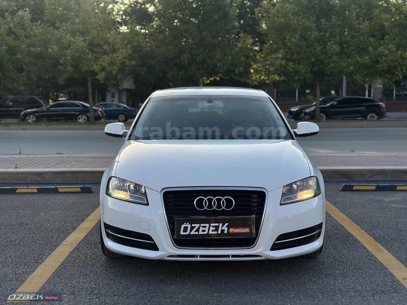 Galeriden Audi A3 Sportback 1.6 TDI Ambiente 2012 Model Konya 199.000 km Beyaz