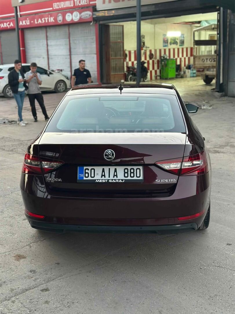 Sahibinden Skoda SuperB 1.6 TDI Prestige 2015 Model Tokat 180.000 km Kırmızı 5