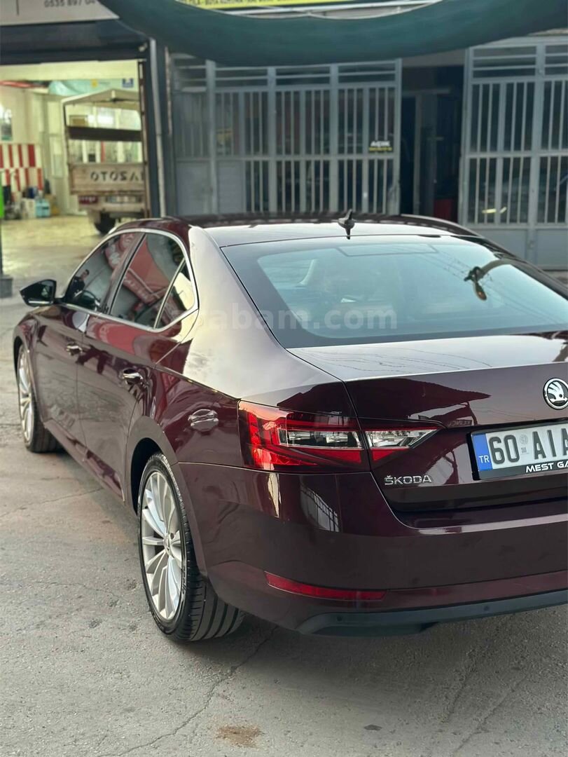 Sahibinden Skoda SuperB 1.6 TDI Prestige 2015 Model Tokat 180.000 km Kırmızı 7