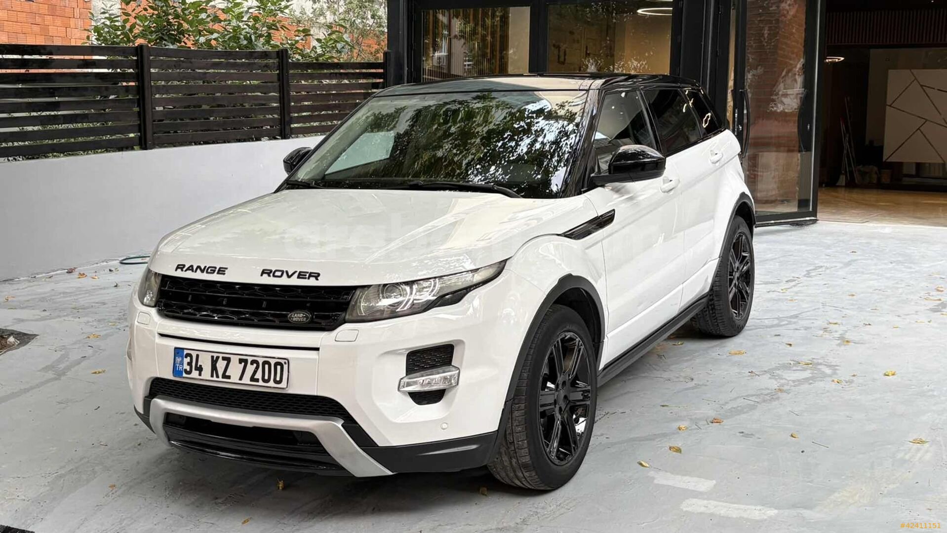 Galeriden Land Rover Range Evoque 2.0 Si4 Dynamic 2014 Model İstanbul 146.000 km Beyaz 4