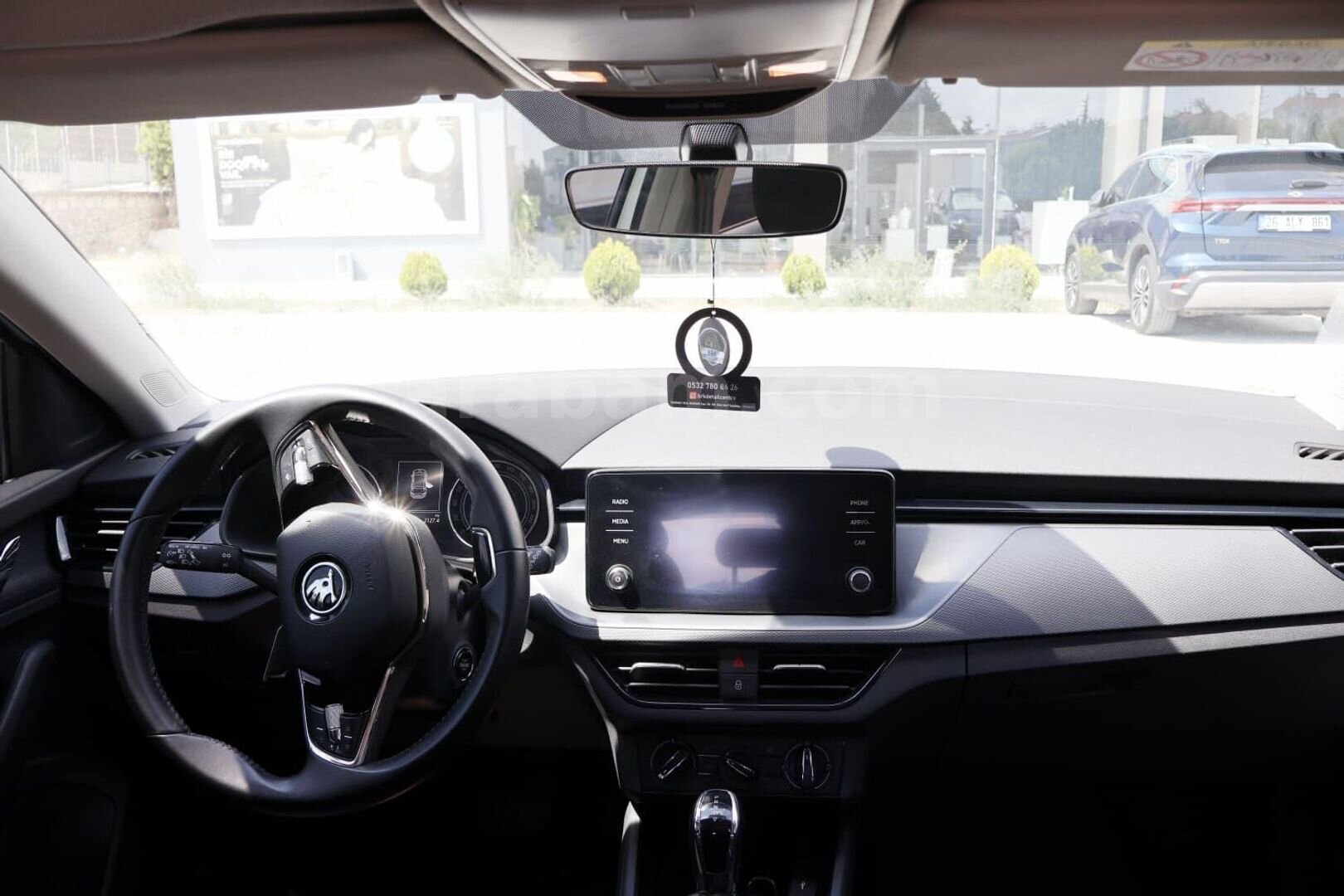 Sahibinden Skoda Scala 1.0 TSI Elite 2022 Model Eskişehir 140.000 km Gri (Gümüş) 4
