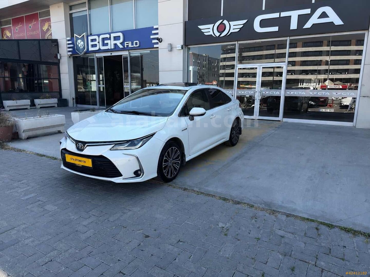 Galeriden Toyota Corolla 1.8 Hybrid Passion X-Pack 2020 Model Ankara 144.700 km Beyaz 3
