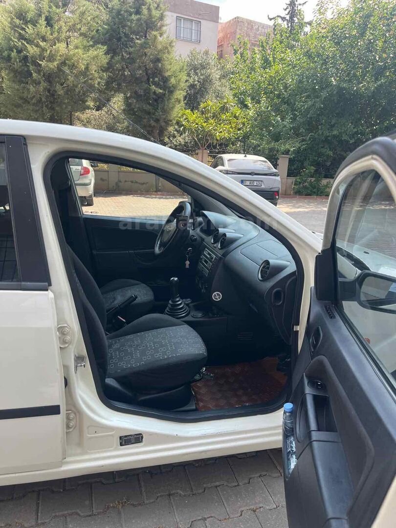 Sahibinden Ford Fiesta 1.4 TDCi Comfort 2004 Model Adana 275.000 km Beyaz 5