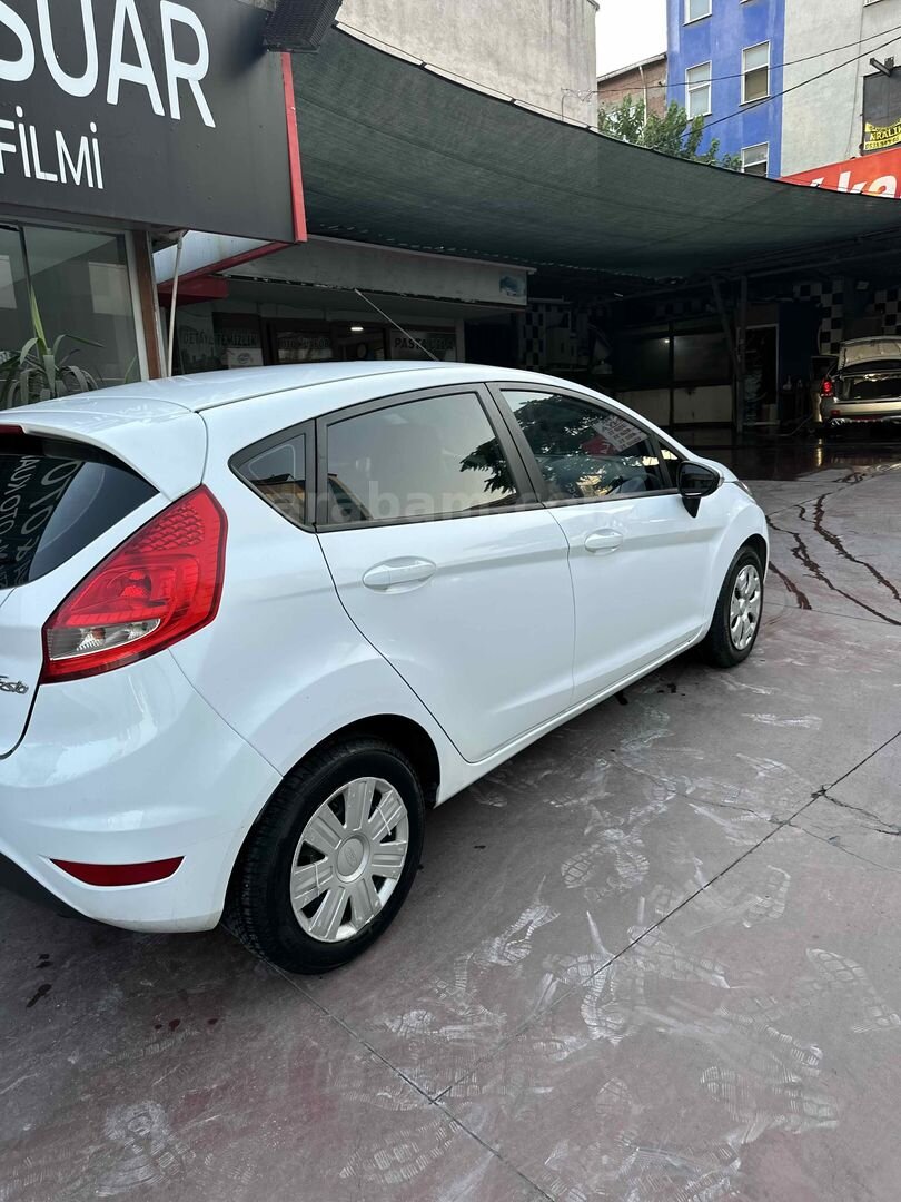 Sahibinden Ford Fiesta 1.4 TDCi Trend 2009 Model İstanbul 213.000 km Beyaz 4