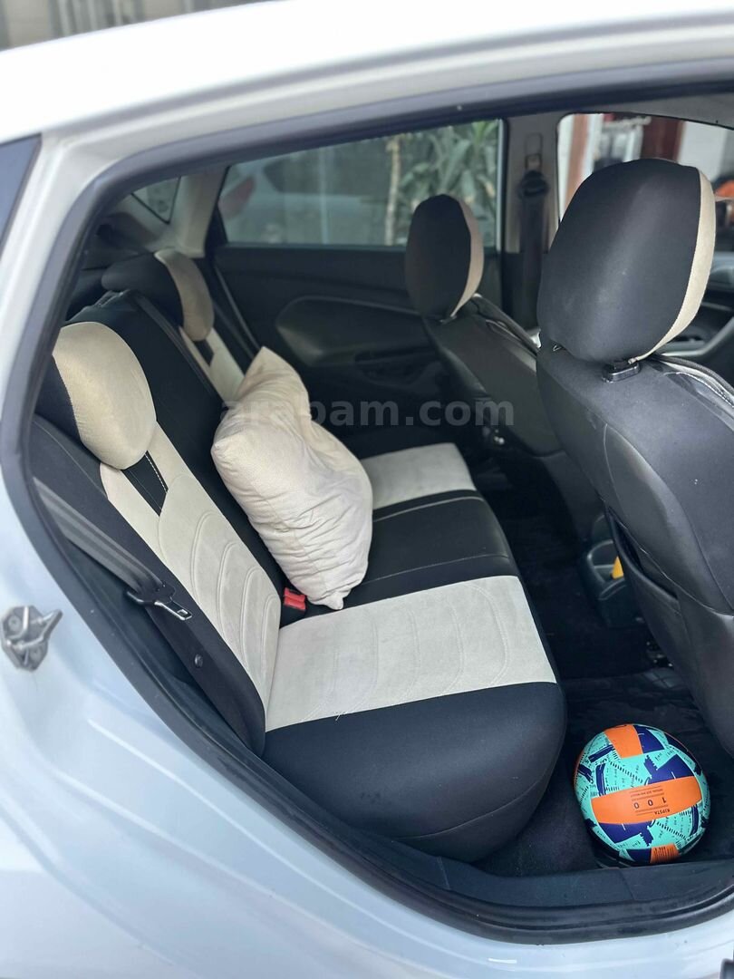 Sahibinden Ford Fiesta 1.4 TDCi Trend 2009 Model İstanbul 213.000 km Beyaz 6