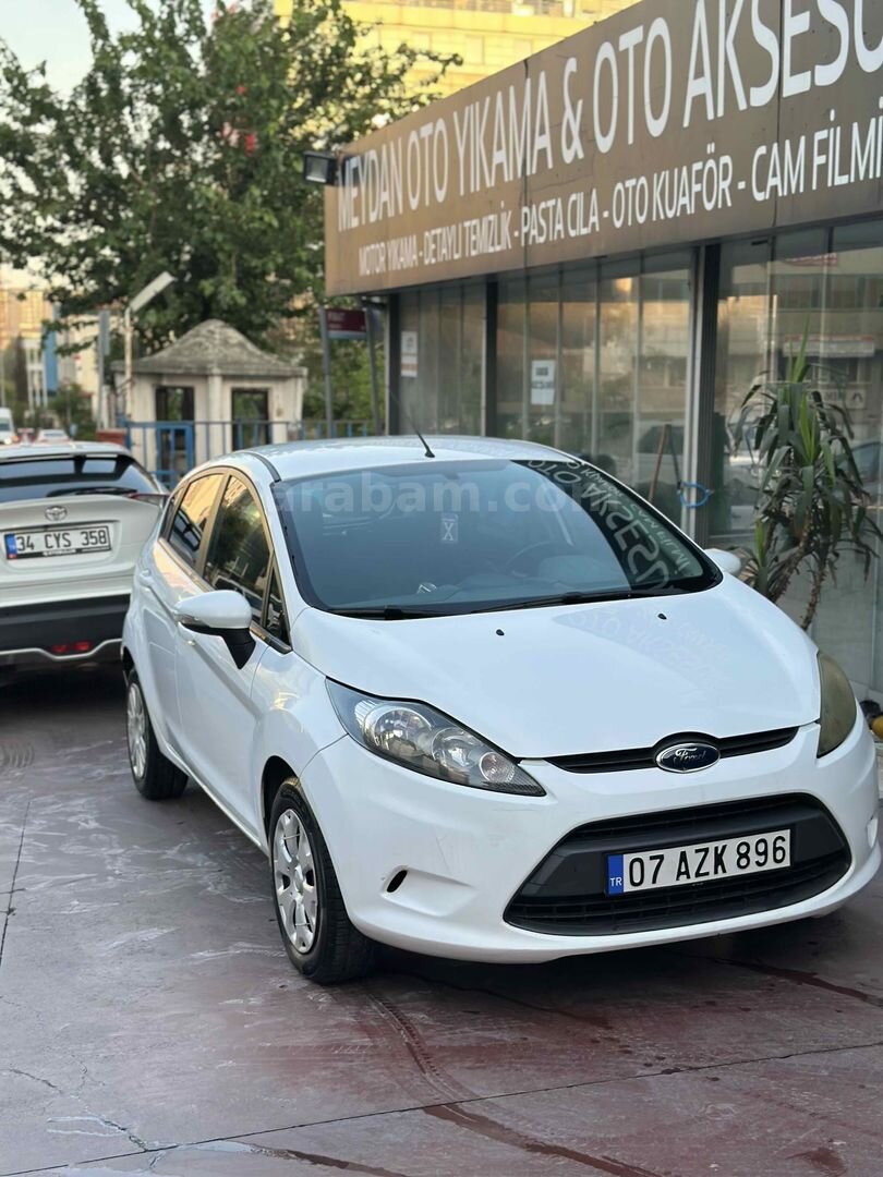 Sahibinden Ford Fiesta 1.4 TDCi Trend 2009 Model İstanbul 213.000 km Beyaz 1