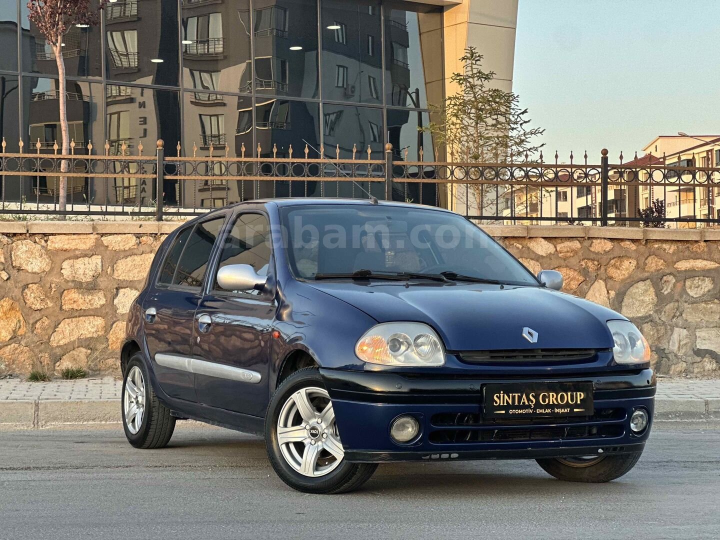 Galeriden Renault Clio 1.6 RTE 2000 Model Elazığ 146.000 km Mavi 2