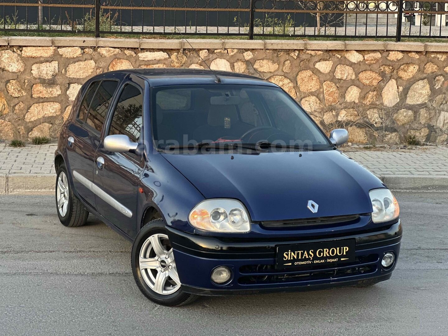 Galeriden Renault Clio 1.6 RTE 2000 Model Elazığ 146.000 km Mavi 3