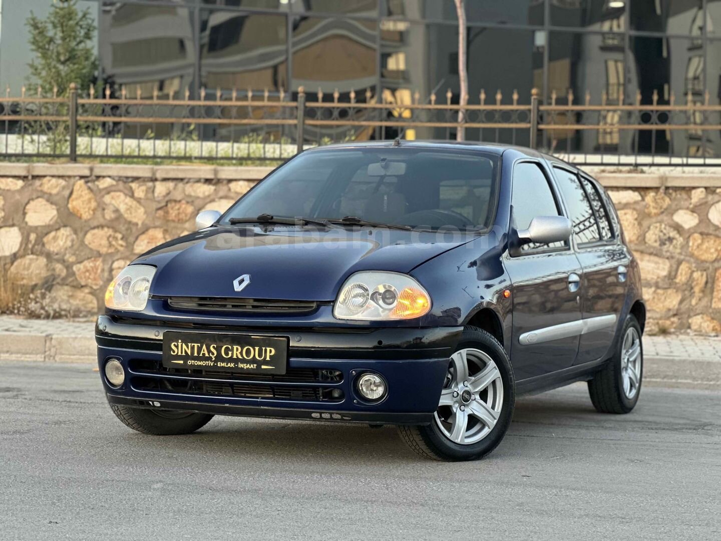 Galeriden Renault Clio 1.6 RTE 2000 Model Elazığ 146.000 km Mavi 6