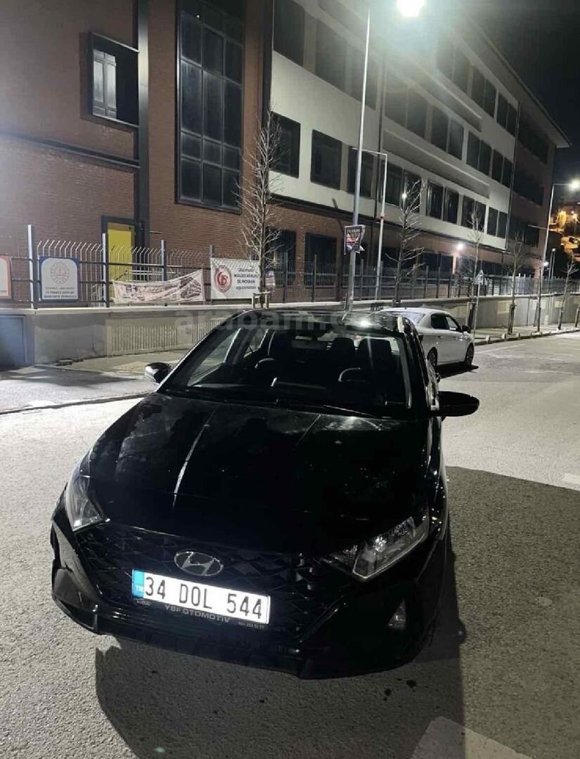 Sahibinden Hyundai i20 1.4 MPI Jump 2020 Model İstanbul 120.000 km Siyah 3