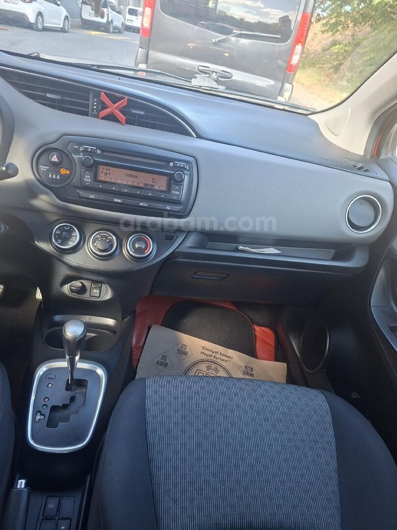 Sahibinden Toyota Yaris 1.33 Fun Special 2015 Model İstanbul 114.000 km Kırmızı 6