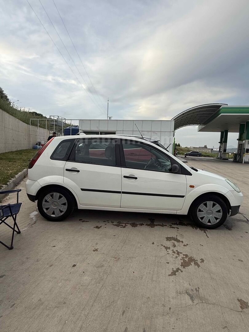 Sahibinden Ford Fiesta 1.4 TDCi Comfort 2004 Model İzmir 270.000 km Beyaz 3