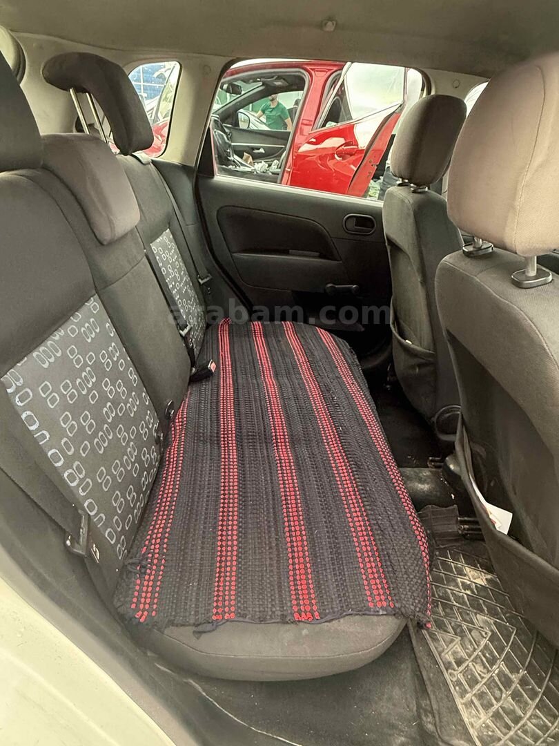 Sahibinden Ford Fiesta 1.4 TDCi Comfort 2004 Model İzmir 270.000 km Beyaz 5