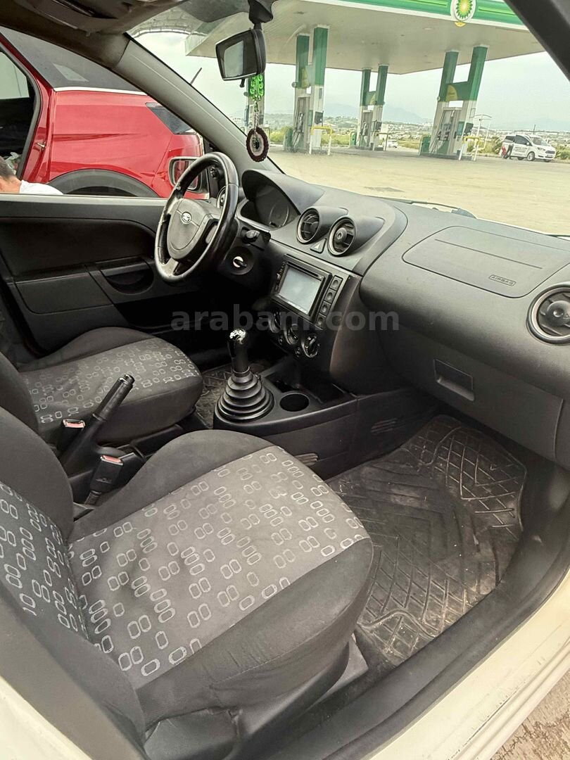 Sahibinden Ford Fiesta 1.4 TDCi Comfort 2004 Model İzmir 270.000 km Beyaz 6