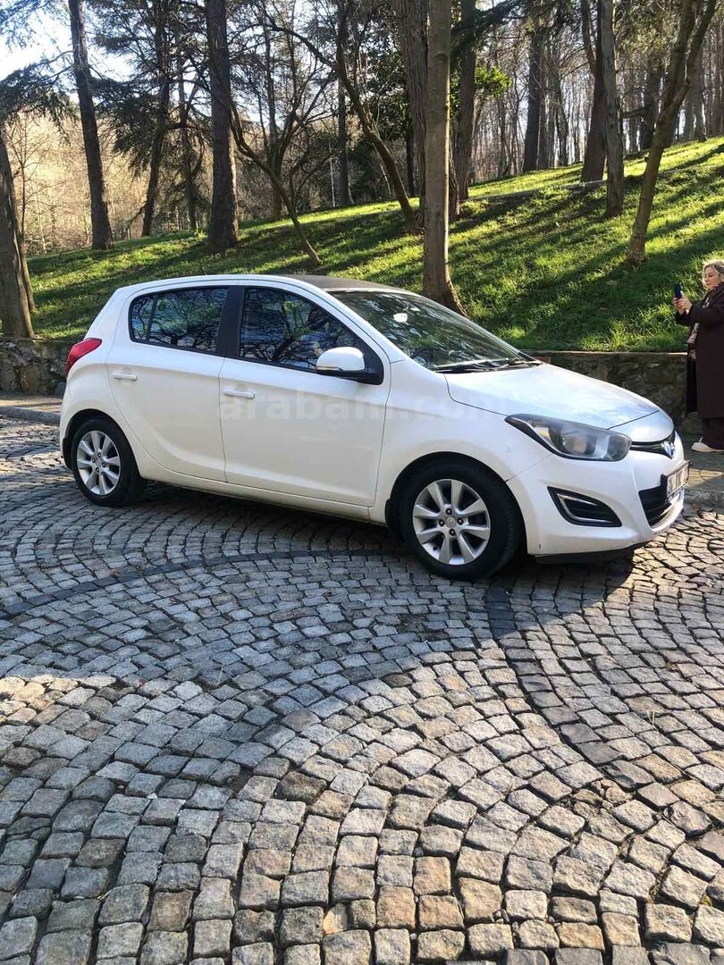 Sahibinden Hyundai i20 1.4 CVVT Sense 2012 Model İstanbul 162.000 km Beyaz 5