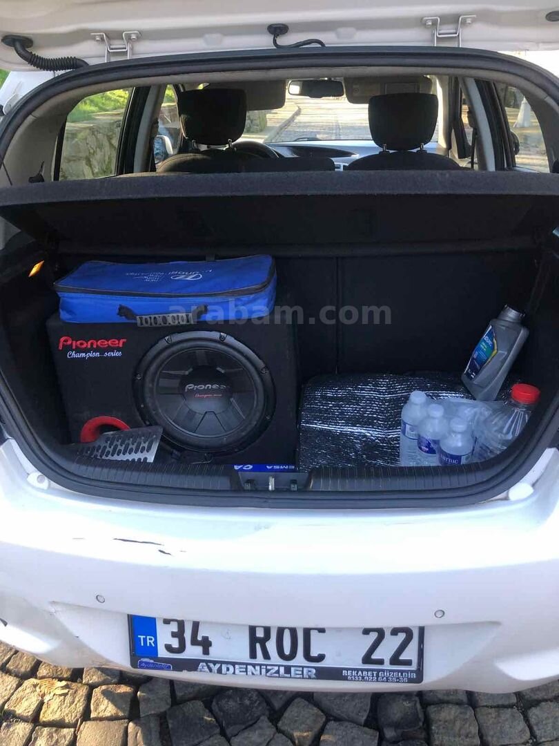 Sahibinden Hyundai i20 1.4 CVVT Sense 2012 Model İstanbul 162.000 km Beyaz 3