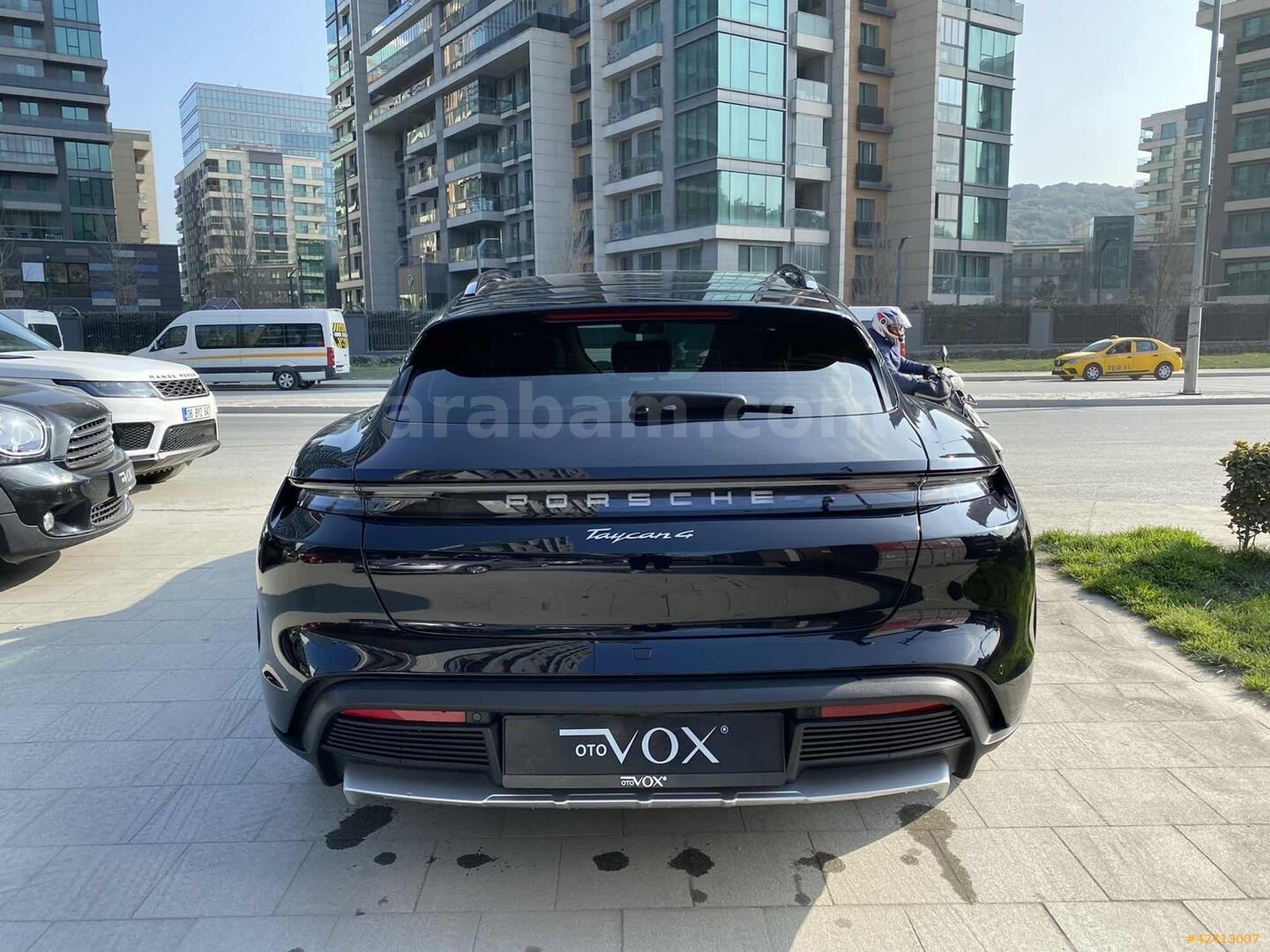 Galeriden Porsche Taycan Elektrik 4 Cross Turismo 2023 Model İstanbul 50.000 km Siyah 4