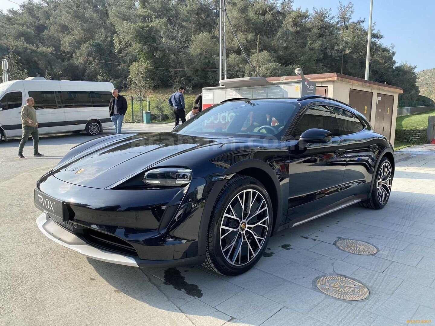 Galeriden Porsche Taycan Elektrik 4 Cross Turismo 2023 Model İstanbul 50.000 km Siyah 6