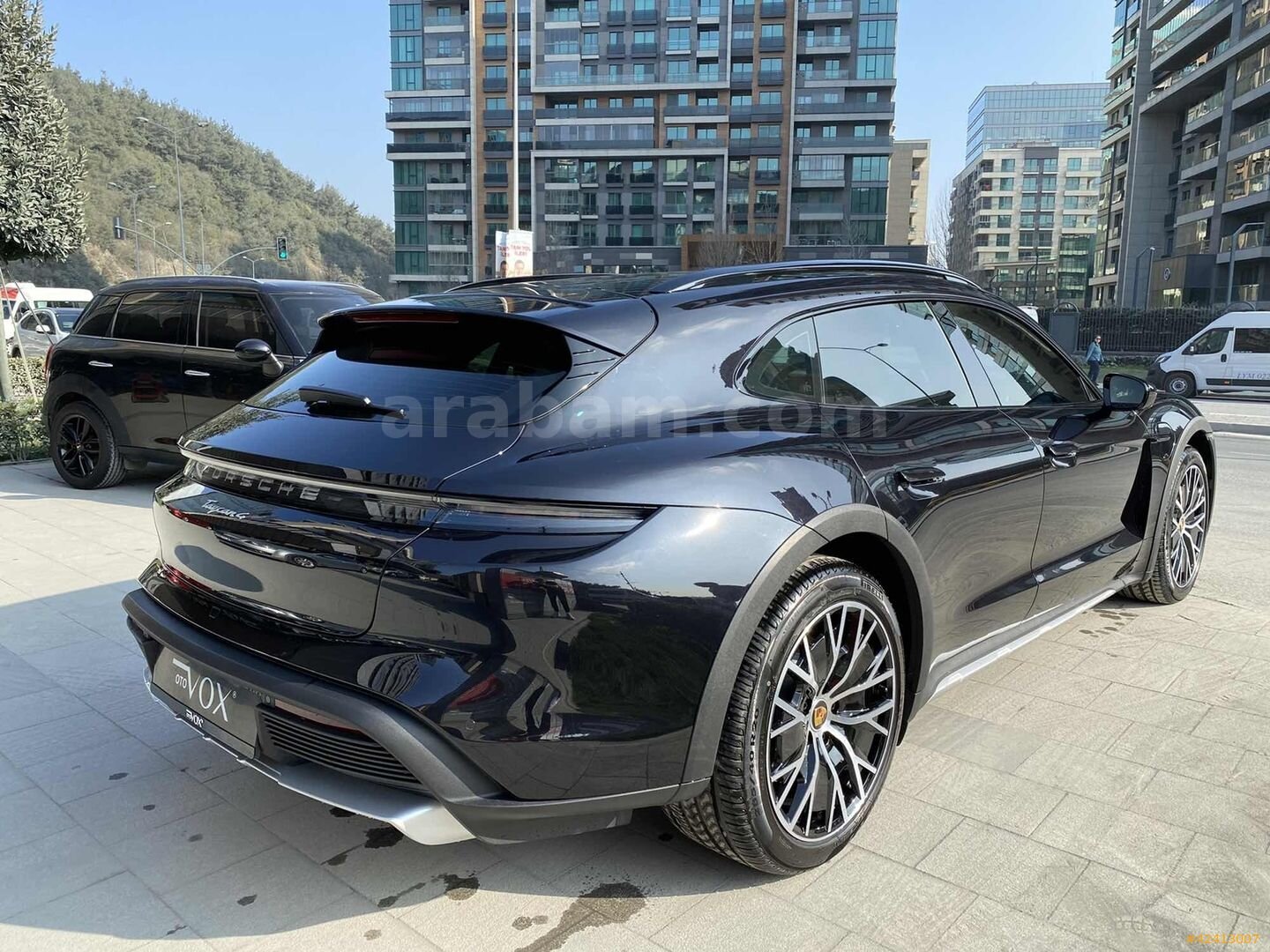 Galeriden Porsche Taycan Elektrik 4 Cross Turismo 2023 Model İstanbul 50.000 km Siyah 3