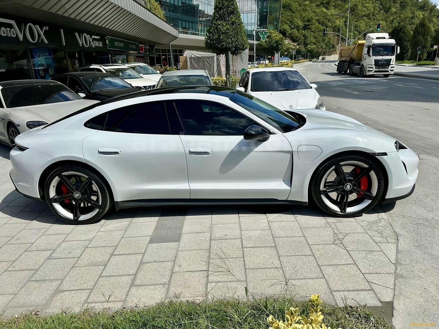 Galeriden Porsche Taycan Elektrik 2021 Model İstanbul 78.000 km Beyaz 5