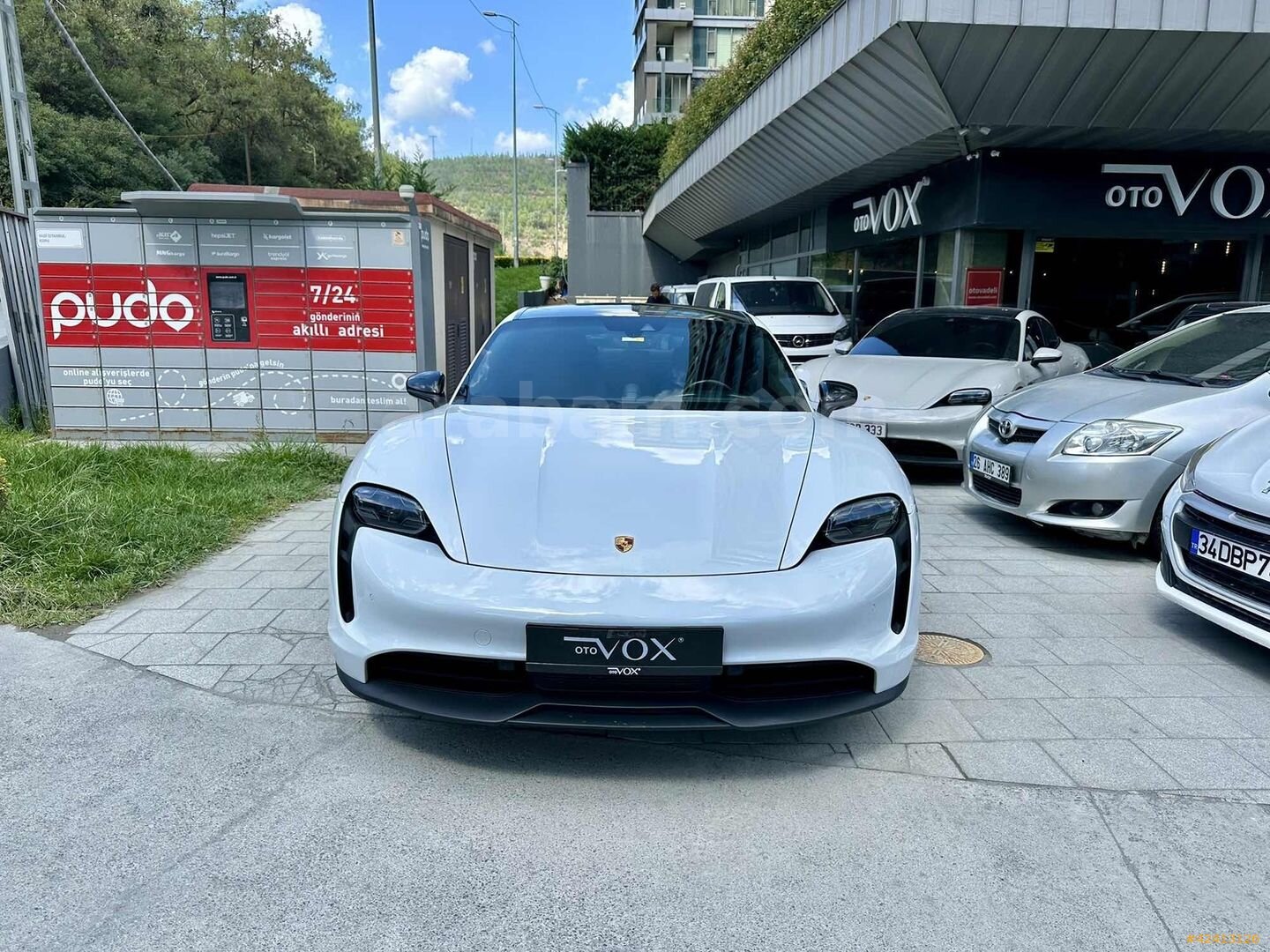 Galeriden Porsche Taycan Elektrik 2021 Model İstanbul 78.000 km Beyaz 2