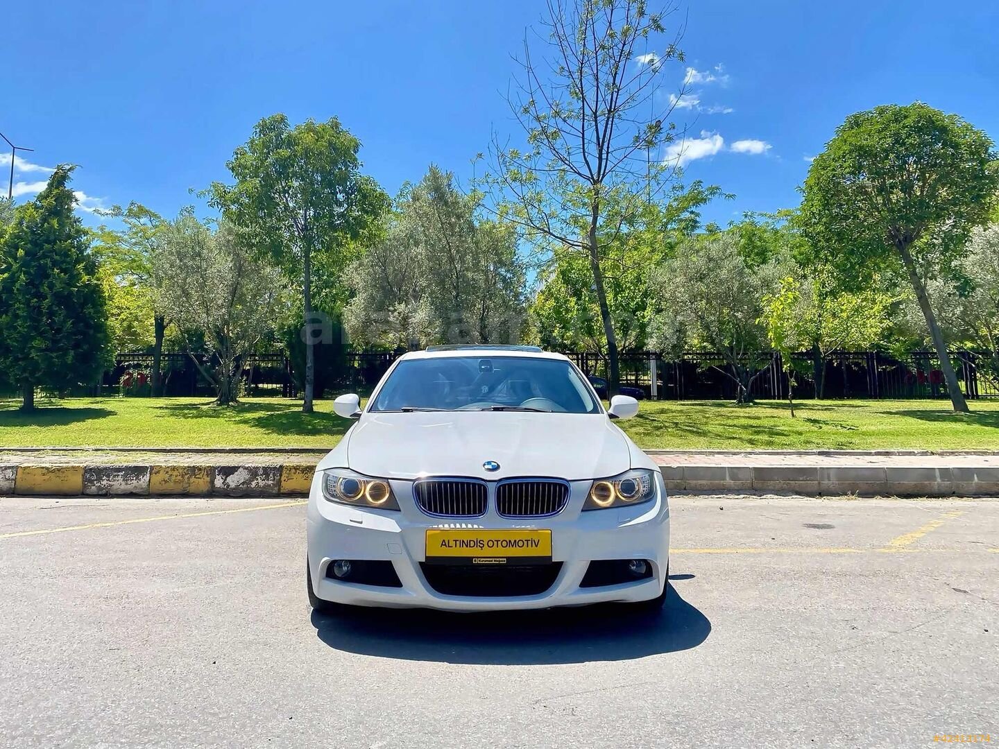 Galeriden BMW 3 Serisi 320d M Sport 2012 Model İstanbul 210.000 km Beyaz 2