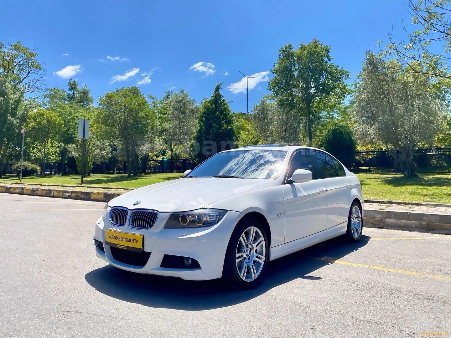 Galeriden BMW 3 Serisi 320d M Sport 2012 Model İstanbul 210.000 km Beyaz 3