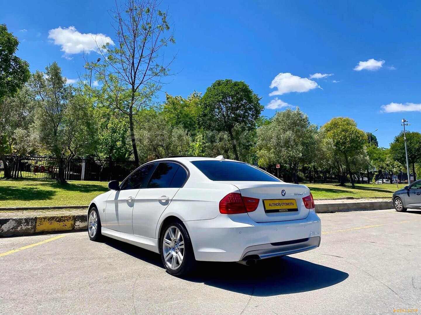 Galeriden BMW 3 Serisi 320d M Sport 2012 Model İstanbul 210.000 km Beyaz 5