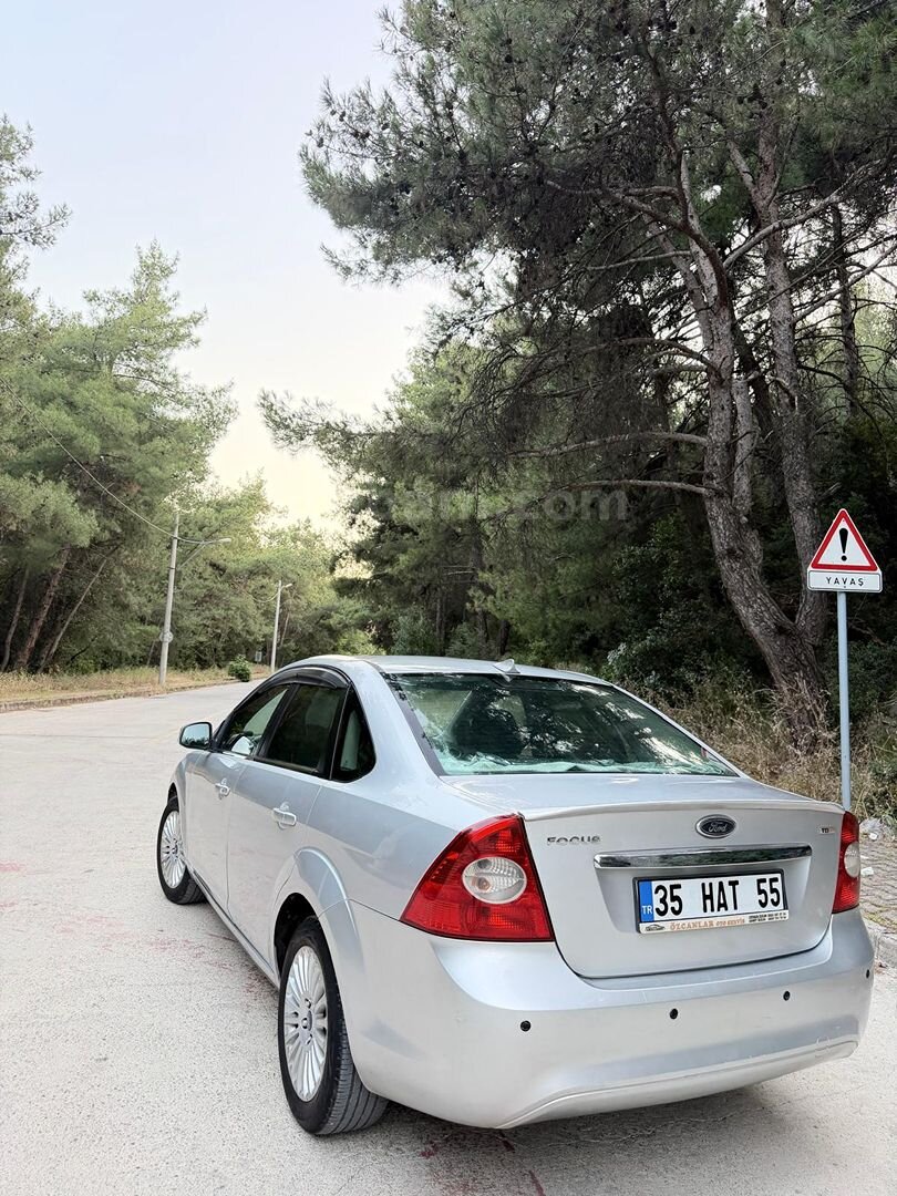 Sahibinden Ford Focus 1.6 TDCi Titanium 2009 Model İzmir 256.000 km Gri (metalik) 4