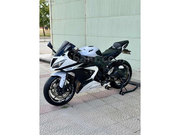 Galeriden Kawasaki Ninja ZX 6R 2013 Model Samsun 45.000 km Beyaz