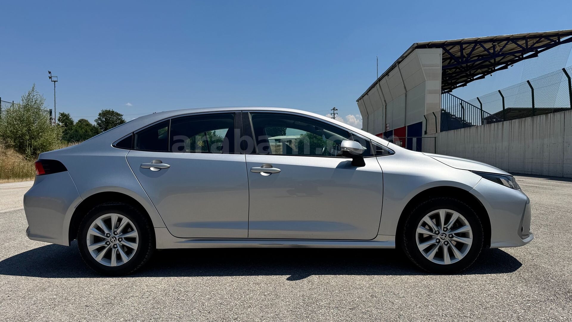 Galeriden Toyota Corolla 1.8 Hybrid Dream 2024 Model Düzce 64.456 km Gri 7