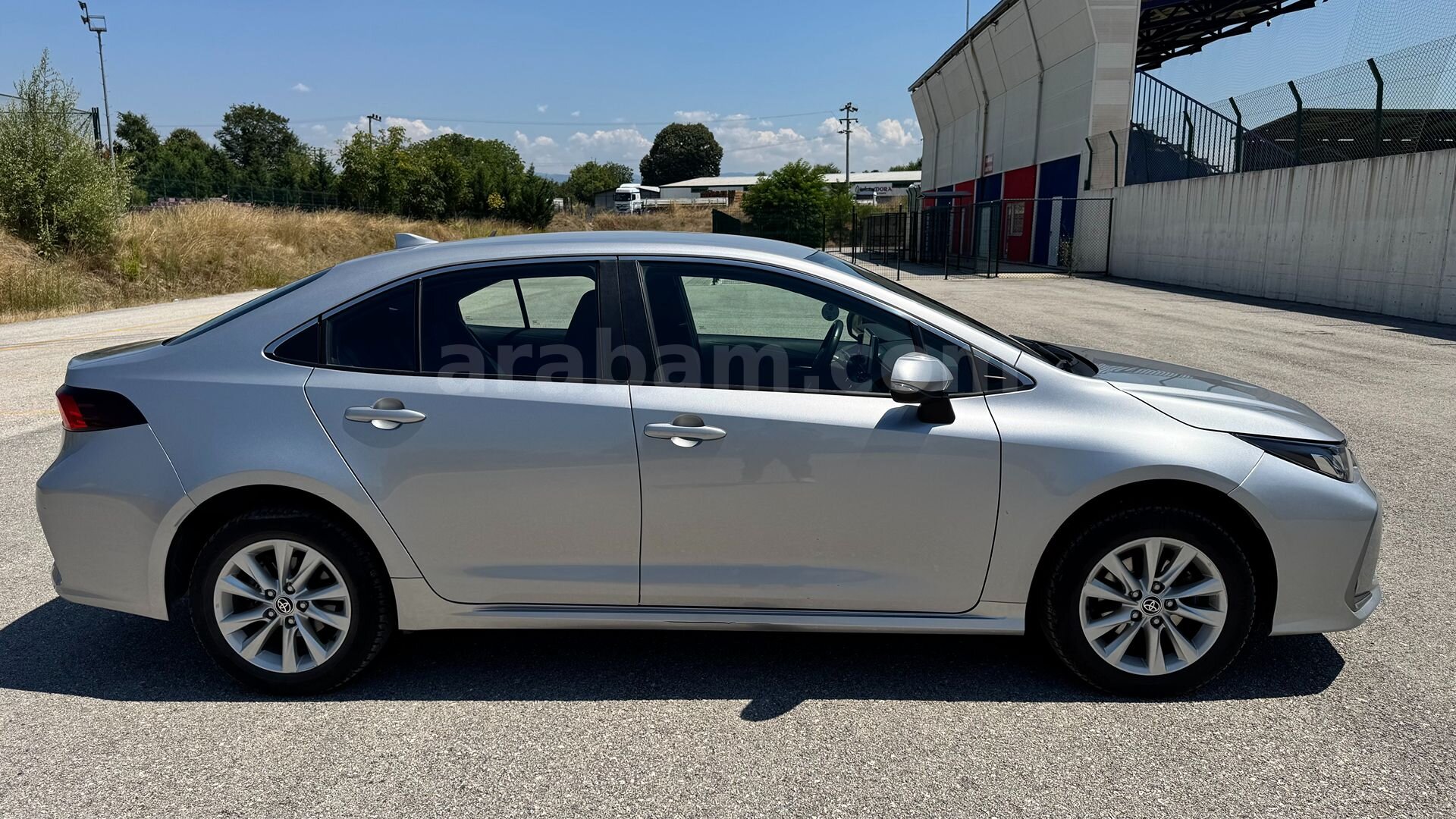 Galeriden Toyota Corolla 1.8 Hybrid Dream 2024 Model Düzce 64.456 km Gri 6