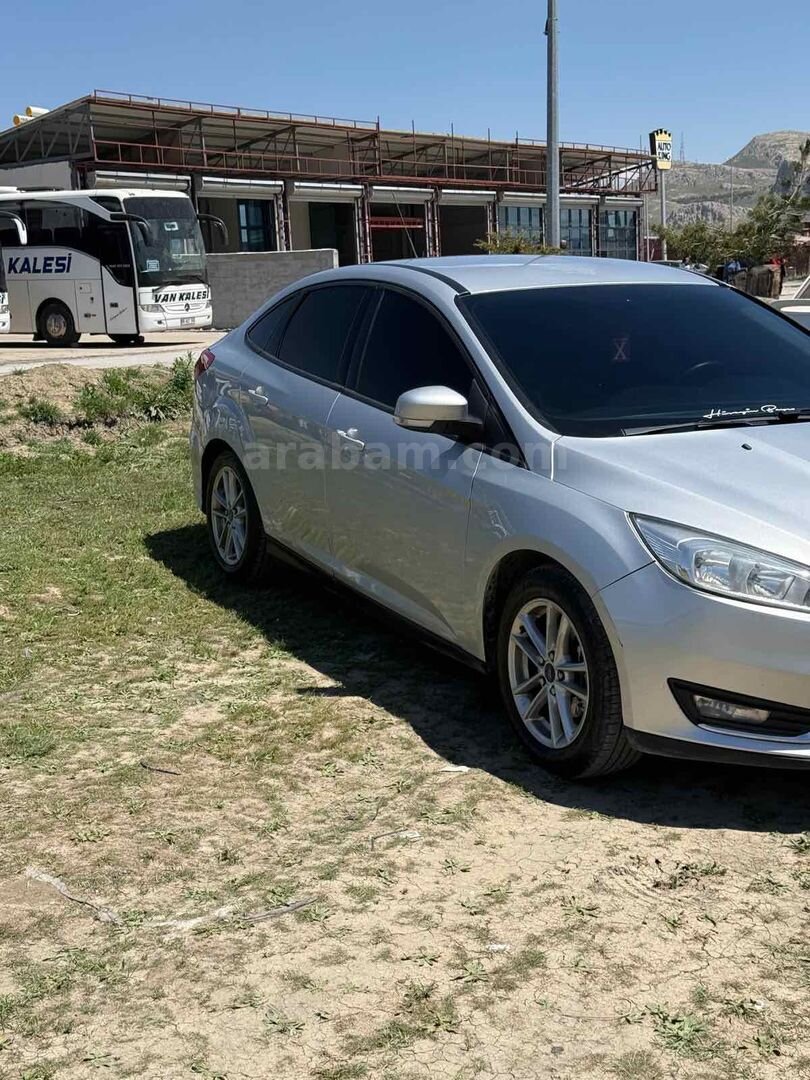 Sahibinden Ford Focus 1.5 TDCi Style 2015 Model Van 253.000 km Gri 5