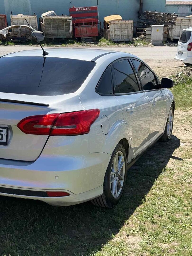 Sahibinden Ford Focus 1.5 TDCi Style 2015 Model Van 253.000 km Gri 7