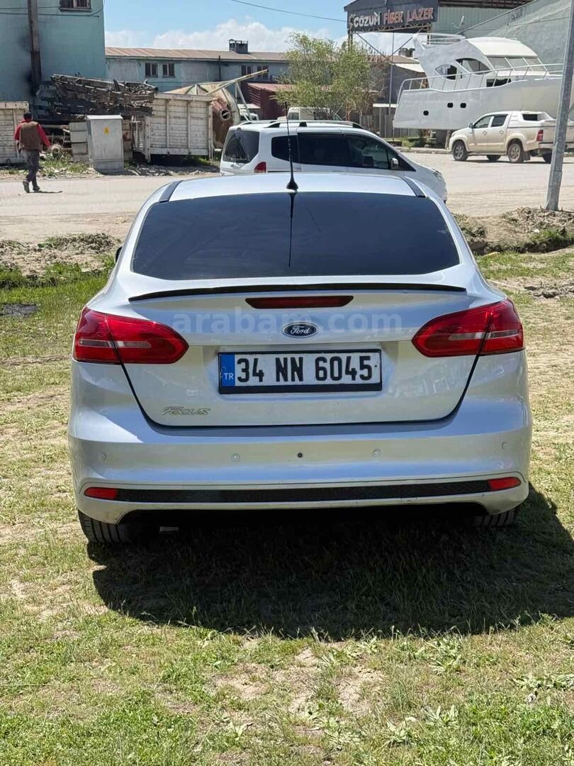 Sahibinden Ford Focus 1.5 TDCi Style 2015 Model Van 253.000 km Gri 6