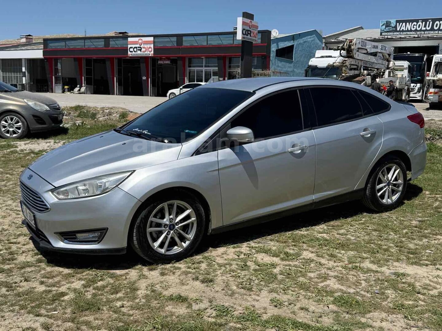 Sahibinden Ford Focus 1.5 TDCi Style 2015 Model Van 253.000 km Gri 2