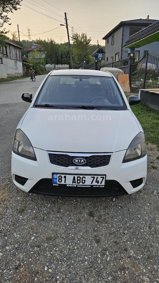 Sahibinden Kia Rio 1.5 CRDi EX Comfort 2011 Model Düzce 178.000 km Beyaz 3