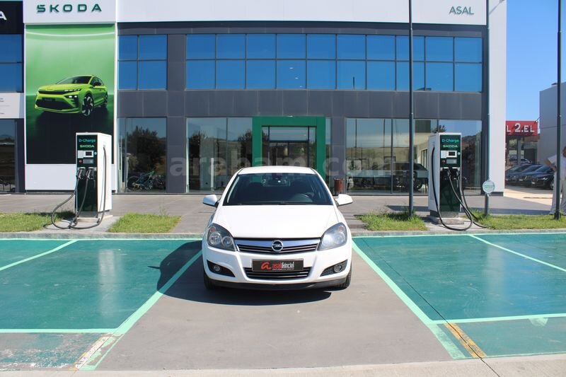 Galeriden Opel Astra 1.6 Essentia 2011 Model Samsun 107.846 km Beyaz