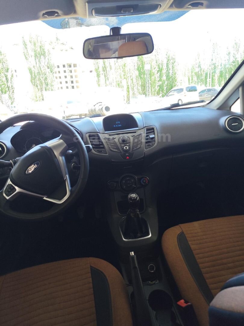 Sahibinden Ford Fiesta 1.5 TDCi Trend 2013 Model Konya 460.000 km Beyaz 5