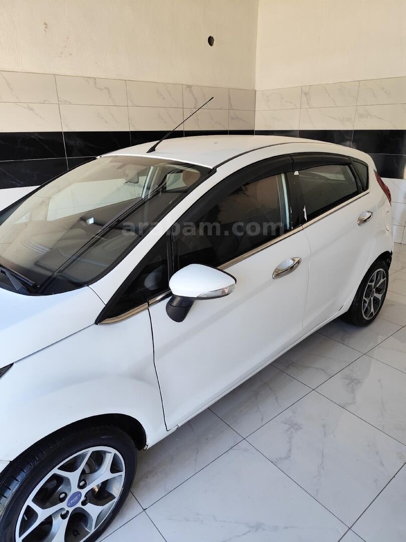 Sahibinden Ford Fiesta 1.5 TDCi Trend 2013 Model Konya 460.000 km Beyaz 4
