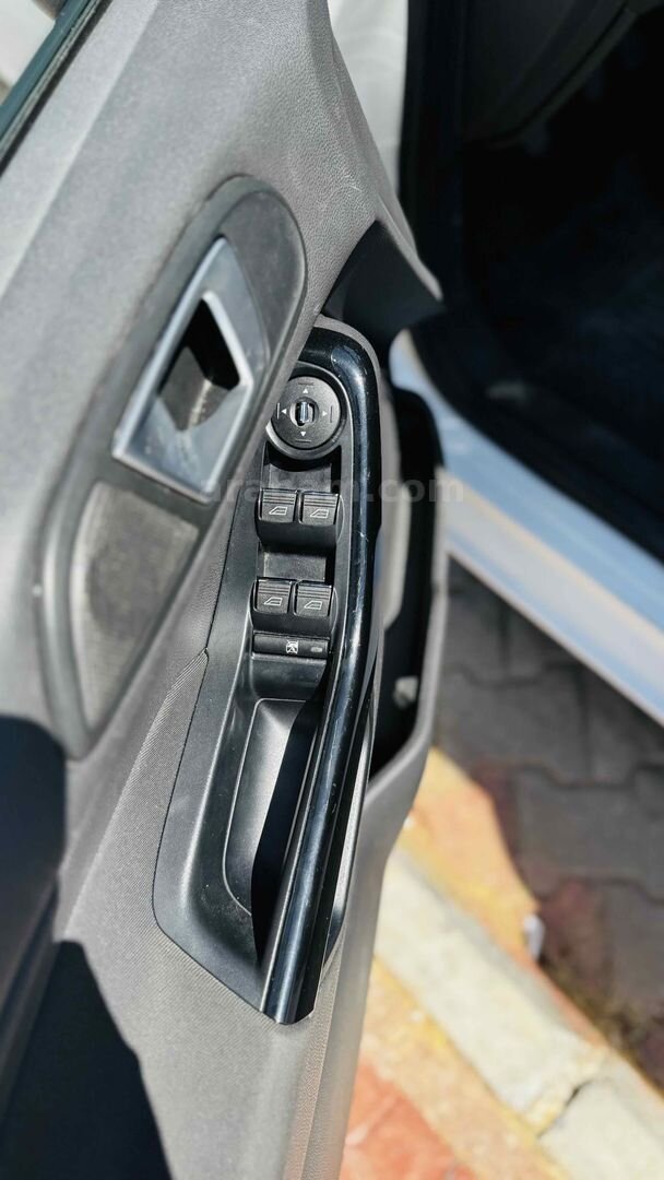 Sahibinden Ford Fiesta 1.5 TDCi Titanium 2014 Model Mersin 125.143 km Beyaz 3