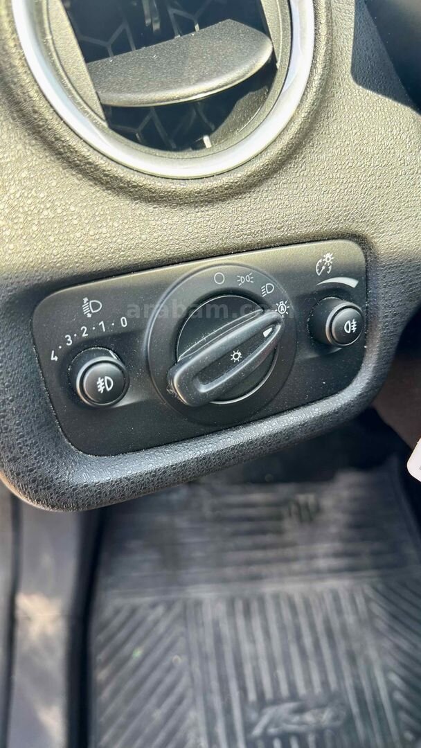 Sahibinden Ford Fiesta 1.5 TDCi Titanium 2014 Model Mersin 125.143 km Beyaz 4
