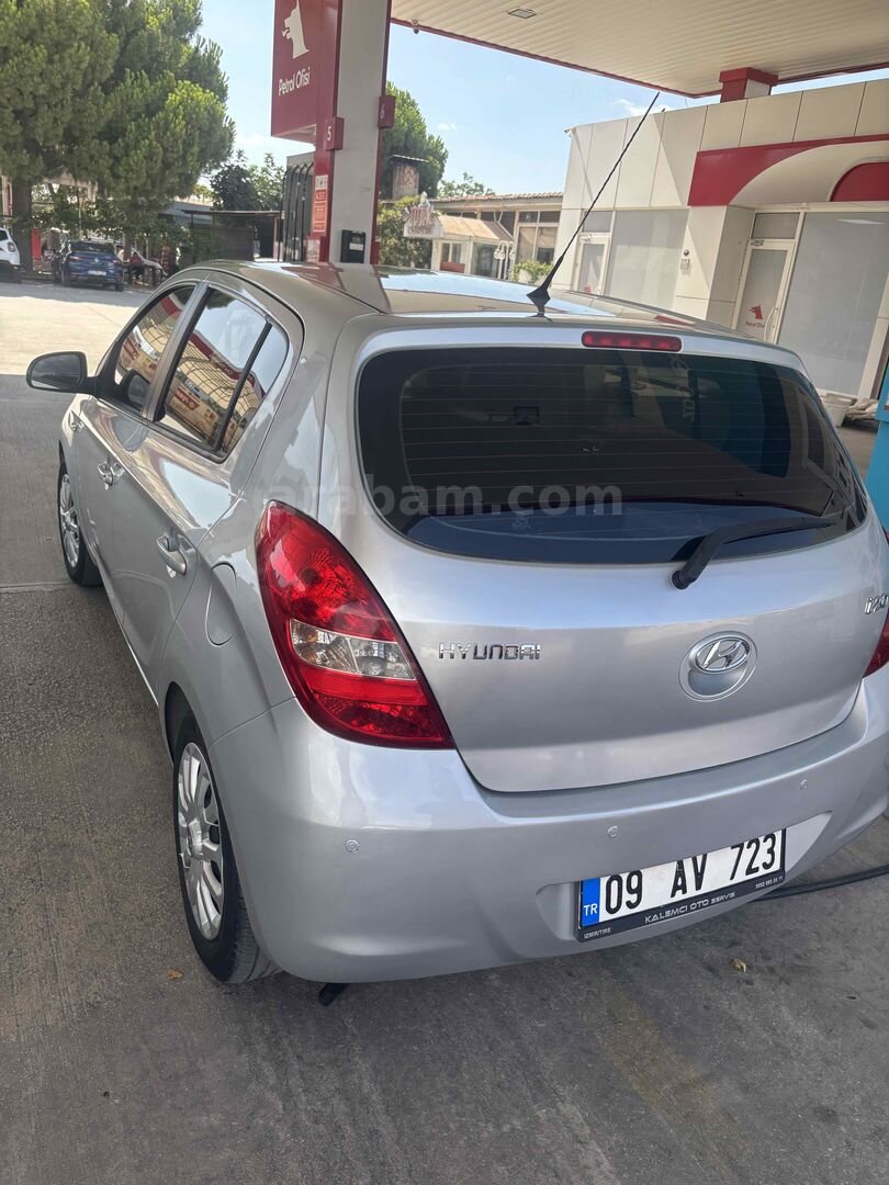 Sahibinden Hyundai i20 1.2 D-CVVT Jump 2012 Model İzmir 213.000 km Gri 4